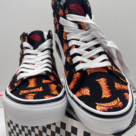 Vans WMNS Skate Sk8-Hi Thrasher Black/Multi
VN0A5FCCBML
Sneakers - Picture 7 of 16
